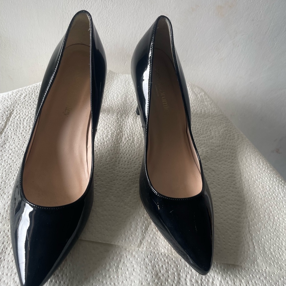 ❤️BIG SALE❤️Chic Black Russell & Bromley Patent Leather Pumps